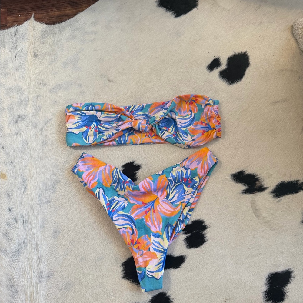 Stone Fox swim bikini bandeau set Tripical Lily print in M